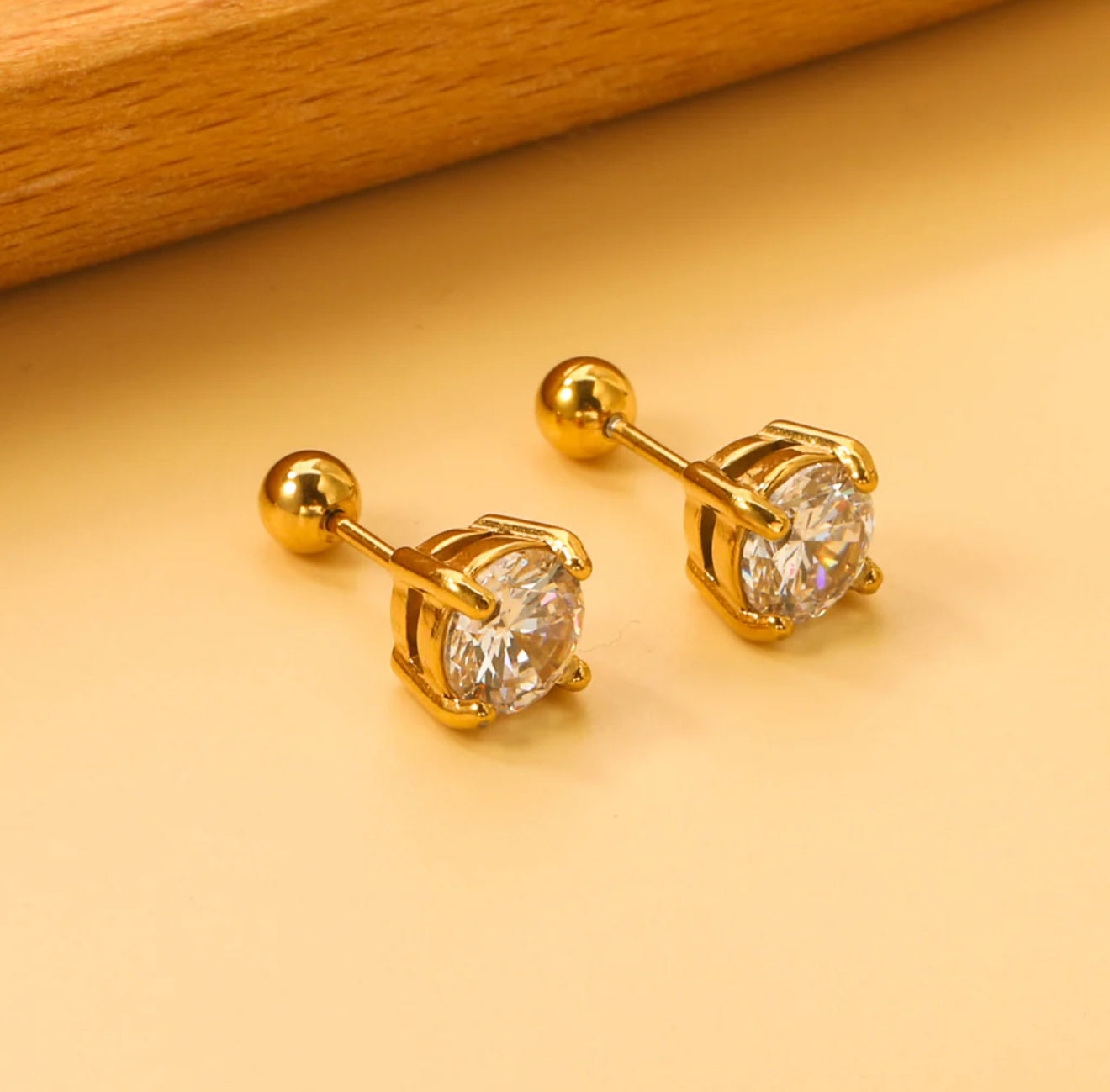 Eterna Shine Studs