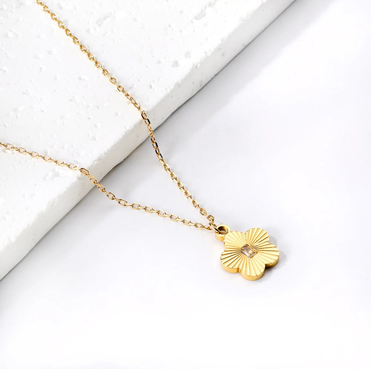 Bella Clover Gold Necklace