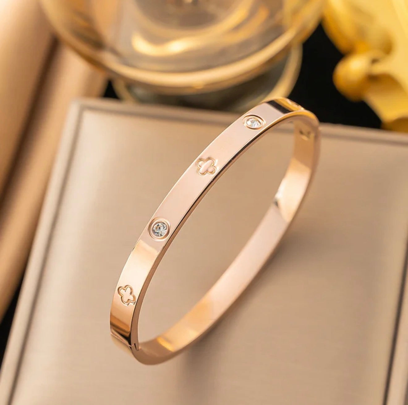 Clover Shine Signature Bangle